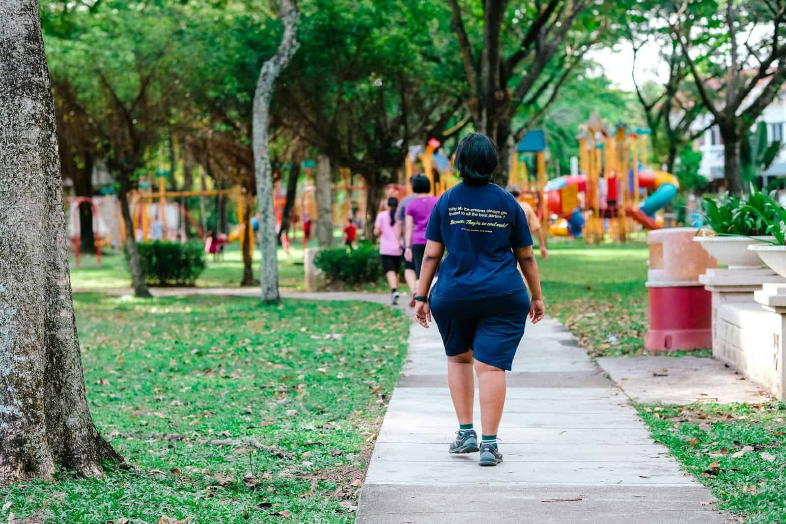 mulher caminhada